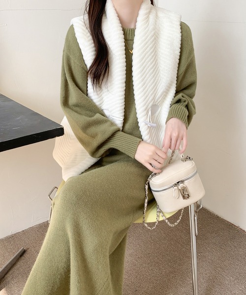ABITOKYO(アビトーキョー)の「ボリュームスリーブクルーネックプルオーバー&バックスリットタイトスカートセットアップ(セットアップ・レディース・ブラック/グリーン/モカ/ベージュ・FREE)」の4枚目の写真
