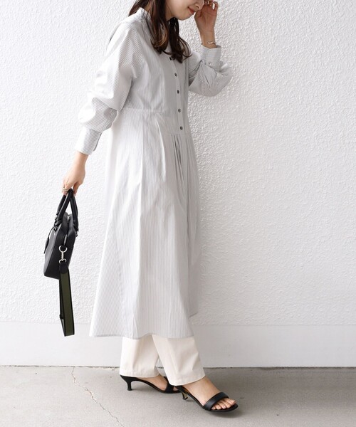 SHIPS(シップス)の「* 〈手洗い可能〉ブロード ストライプ ブザム タック ワンピース ◇(ワンピース・レディース・ネイビー/ライトグレー/ライトブルー/ブルー/ベージュ・SMALL/MEDIUM)」の2枚目の写真