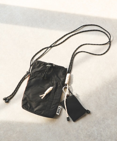 un dix cors（アンディコール）の「ナイロンハンディショルダー（ショルダーバッグ・レディース・ブラック/ベージュ・FREE）」の6枚目の写真