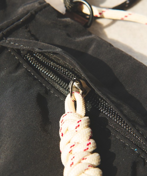 un dix cors（アンディコール）の「ナイロンハンディショルダー（ショルダーバッグ・レディース・ブラック/ベージュ・FREE）」の13枚目の写真