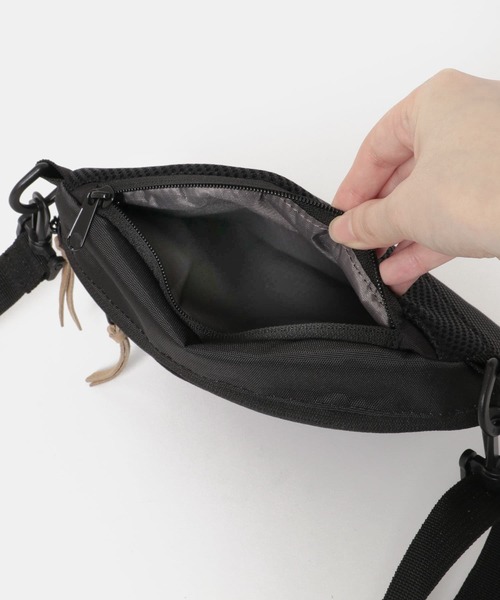 URBAN RESEARCH DOORS（アーバンリサーチドアーズ）の「URD MINI SHOULDER BAG（ショルダーバッグ・メンズ・チャコールグレー/アイボリー/その他1/オリーブ/ブラック・-）」の16枚目の写真