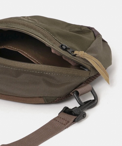 URBAN RESEARCH DOORS（アーバンリサーチドアーズ）の「URD MINI SHOULDER BAG（ショルダーバッグ・メンズ・チャコールグレー/アイボリー/その他1/オリーブ/ブラック・-）」の19枚目の写真