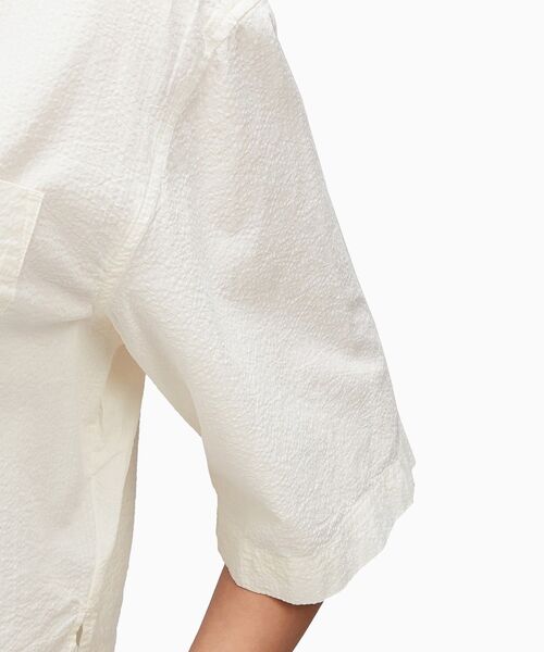 Calvin Klein(カルバン・クライン)の「ボクシーシアサッカーシャツ(シャツ/ブラウス・レディース・ホワイト・M/S/XS)」の5枚目の写真