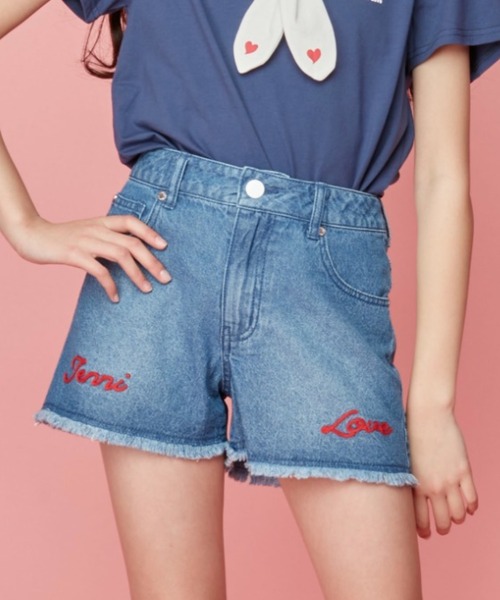 JENNI love（ジェニィラブ）の「チェーンロゴ刺繍デニムショーパン（デニムパンツ・キッズ・ブルー/サックスブルー・130cm/140cm/150cm/160cm）」の2枚目の写真