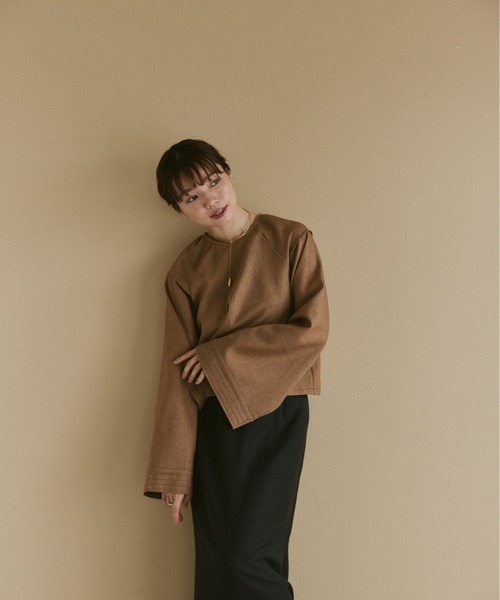 美品 モラビトプルミエ モニーレ付き ツイストデザイン ウールブラウス