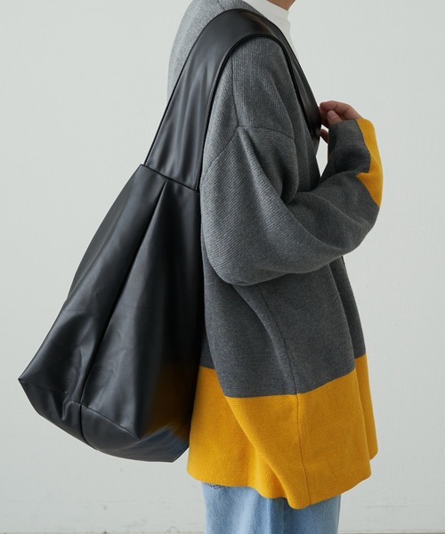 COLONY 2139（コロニートゥーワンスリーナイン）の「BIGショルダーバッグ（ショルダーバッグ・メンズ・ブラック/カーキ・FREE）」の3枚目の写真