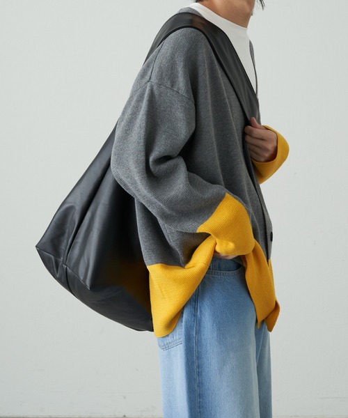 COLONY 2139（コロニートゥーワンスリーナイン）の「BIGショルダーバッグ（ショルダーバッグ・メンズ・ブラック/カーキ・FREE）」の18枚目の写真