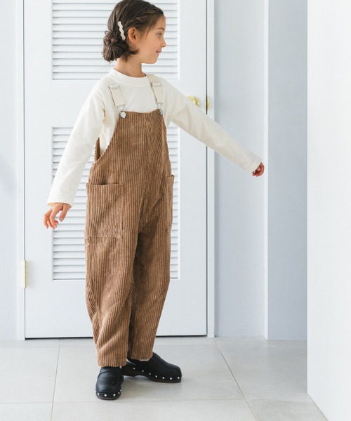 pairmanon（ペアマノン）の「【ママとおそろい】コーデュロイ サロペット（サロペット/オーバーオール・キッズ・ベージュ/ネイビー/ラベンダー/チャコールグレー/カーキ/ブラウン/アイボリー・100/110/120/130/140/150/90）」の4枚目の写真