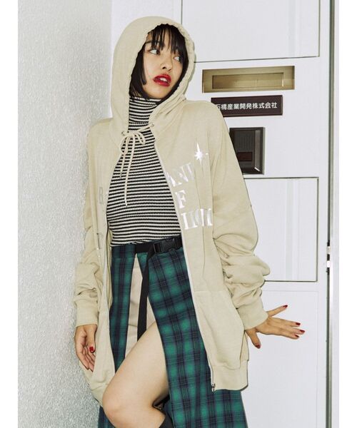 jouetie(ジュエティ)の「メタルプリントルーズフーディ(パーカー・レディース・アイボリー/ボルドー/ブラック・MEDIUM)」の21枚目の写真