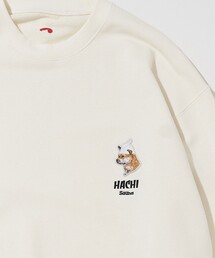 FREAK'S STORE（フリークスストア）の「SAUVENIR/サウベニア クルーネック ワンポイントロゴ スウェット ハチ公/ロングスリーブ/サウナアニマル（スウェット・メンズ）」