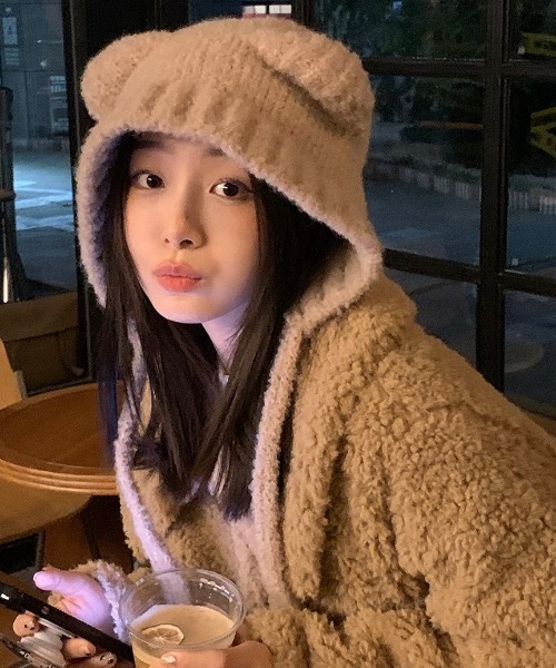 Vipoa(ヴィポア)の「テディベアボアニットフードキャップ(ニットキャップ/ビーニー・レディース・ホワイト/ブラウン/ブラック/ベージュ/チャコールグレー・FREE)」の5枚目の写真