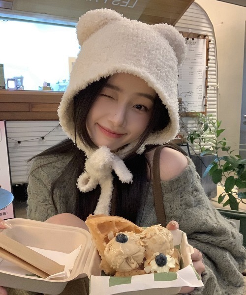 Vipoa(ヴィポア)の「テディベアボアニットフードキャップ(ニットキャップ/ビーニー・レディース・ホワイト/ブラウン/ブラック/ベージュ/チャコールグレー・FREE)」の10枚目の写真