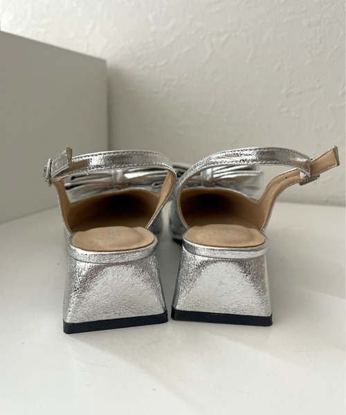 prose verse（プロズヴェール）の「【メタリック】リボン2wayバックストラップミュール（パンプス・レディース・シルバー・LARGE/MEDIUM/SMALL/X-LARGE）」の2枚目の写真