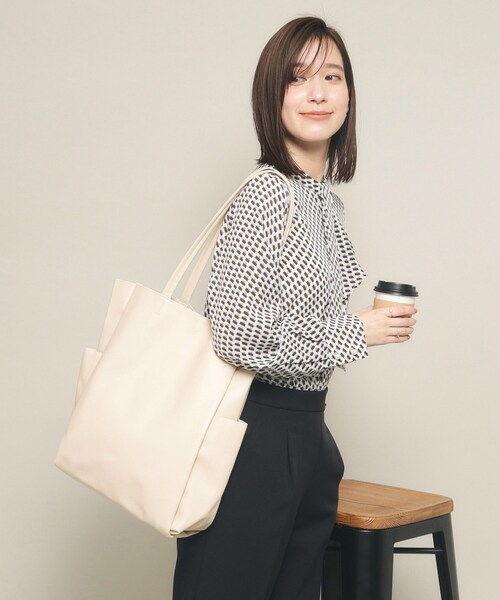 ITS'DEMO（イッツデモ）の「◆【仕分けしやすい6ポケット／オンオフ使える／A4OK】収納上手になれるトート（トートバッグ・レディース・アイボリー/ブラック/ナチュラル/グレー/シルバー/ブルー系その他・00）」の18枚目の写真