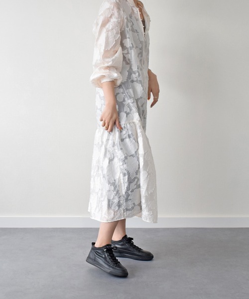 Round About(Bridget Birkin)(ラウンド アバウト)の「【Round About】ラインストーンミドルカットスニーカー(425051)(スニーカー・レディース・アイボリー/ブラック/ホワイト・25/24.5/24)」の7枚目の写真