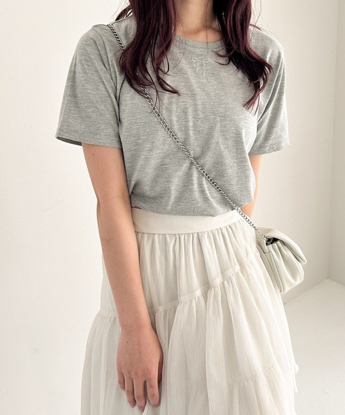 Heather(ヘザー)の「リボンモチーフTEE 110900(Tシャツ/カットソー・レディース・オフホワイト/グレー/ブラック・FREE)」の1枚目の写真