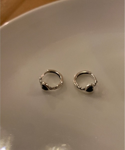 LA VORAGINE(ラ ヴォラジネ)の「アレルギー対応ミニピアス(ピアス(両耳用)・レディース・シルバー・FREE)」の3枚目の写真