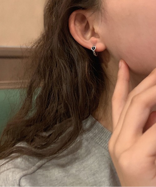 LA VORAGINE(ラ ヴォラジネ)の「アレルギー対応ミニピアス(ピアス(両耳用)・レディース・シルバー・FREE)」の2枚目の写真