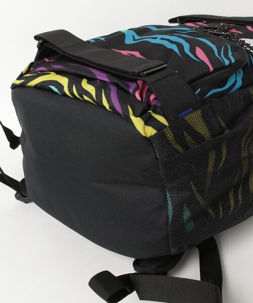 BURTON(バートン)の「Treble Yell 21L バックパック(バックパック/リュック・レディース・マルチ/ライトグレー/レインボー・FREE)」の7枚目の写真