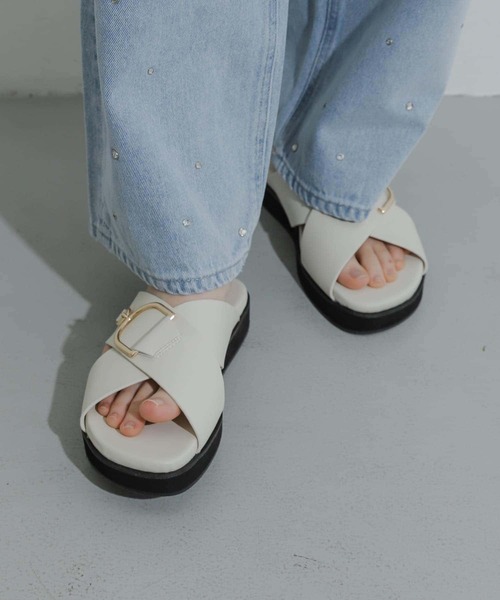 SENSE OF PLACE by URBAN RESEARCH（センスオブプレイスバイアーバンリサーチ）の「ビッグバックルサンダル（サンダル・レディース・アイボリー/ブラック/ブラウン・MEDIUM/LARGE/SMALL）」の18枚目の写真