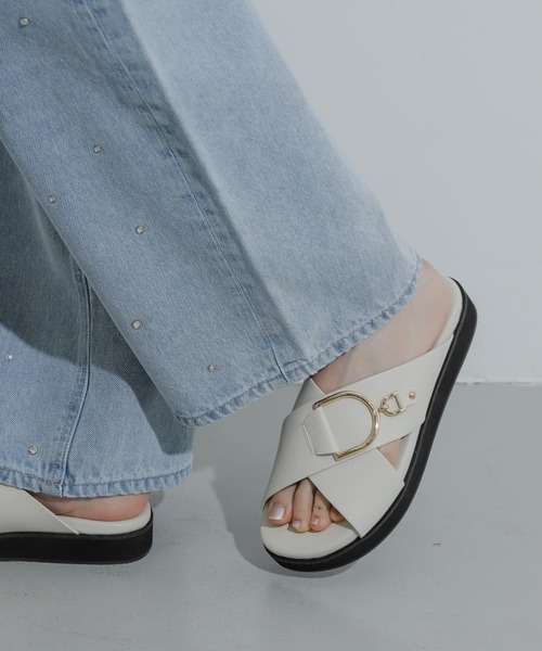 SENSE OF PLACE by URBAN RESEARCH（センスオブプレイスバイアーバンリサーチ）の「ビッグバックルサンダル（サンダル・レディース・アイボリー/ブラック/ブラウン・MEDIUM/LARGE/SMALL）」の17枚目の写真