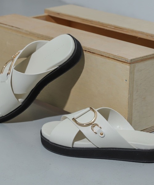 SENSE OF PLACE by URBAN RESEARCH（センスオブプレイスバイアーバンリサーチ）の「ビッグバックルサンダル（サンダル・レディース・アイボリー/ブラック/ブラウン・MEDIUM/LARGE/SMALL）」の11枚目の写真