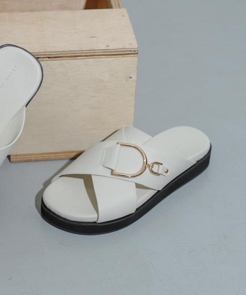 SENSE OF PLACE by URBAN RESEARCH（センスオブプレイスバイアーバンリサーチ）の「ビッグバックルサンダル（サンダル・レディース・アイボリー/ブラック/ブラウン・MEDIUM/LARGE/SMALL）」の10枚目の写真