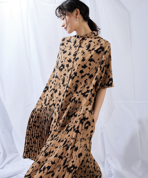 ear PAPILLONNER（イアパピヨネ）の「《羽織としても使える》斜めプリーツワンピース【SUM1 STYLE】（シャツワンピース・レディース・キャメル/ネイビー・FREE）」の7枚目の写真