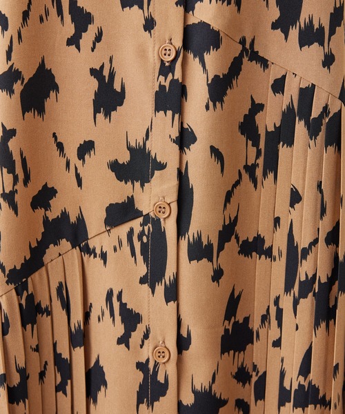 ear PAPILLONNER（イアパピヨネ）の「《羽織としても使える》斜めプリーツワンピース【SUM1 STYLE】（シャツワンピース・レディース・キャメル/ネイビー・FREE）」の14枚目の写真