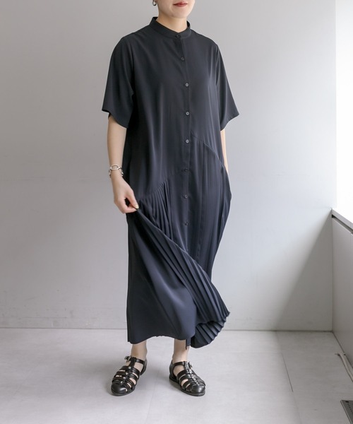 ear PAPILLONNER（イアパピヨネ）の「《羽織としても使える》斜めプリーツワンピース【SUM1 STYLE】（シャツワンピース・レディース・キャメル/ネイビー・FREE）」の21枚目の写真