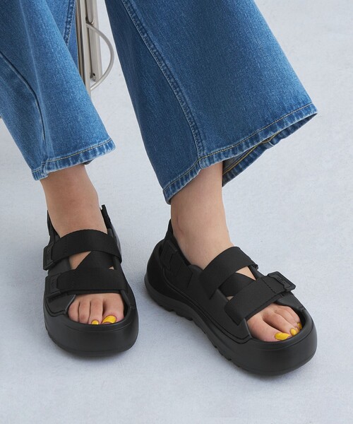 UGG アグ STRATUS ストラタス メンズサンダル26.0cm ブラック UGG STRATUS BLACK（アグ ストラタス-ブラック） | atmos