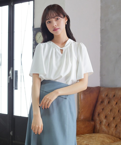 TRUDEA(トルディア)の「ツイストネック半袖ブラウス(シャツ/ブラウス・レディース・ホワイト×ブラック/ブルー/ホワイト/ネイビー・MEDIUM/LARGE)」の6枚目の写真