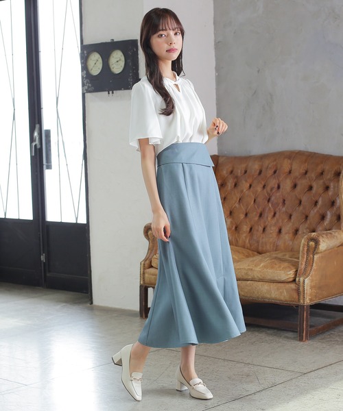TRUDEA(トルディア)の「ツイストネック半袖ブラウス(シャツ/ブラウス・レディース・ホワイト×ブラック/ブルー/ホワイト/ネイビー・MEDIUM/LARGE)」の9枚目の写真