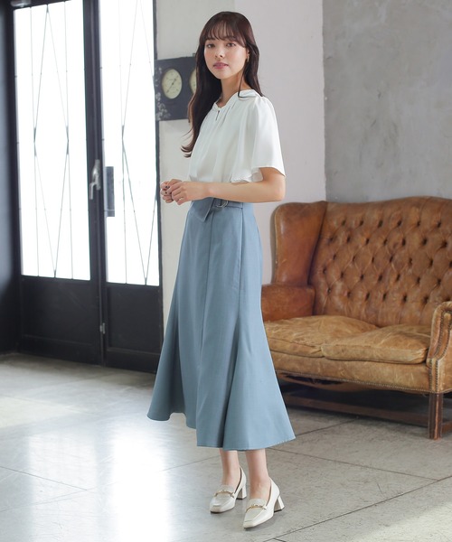 TRUDEA(トルディア)の「ツイストネック半袖ブラウス(シャツ/ブラウス・レディース・ホワイト×ブラック/ブルー/ホワイト/ネイビー・MEDIUM/LARGE)」の8枚目の写真