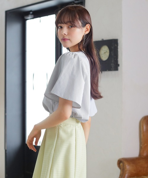 TRUDEA(トルディア)の「ツイストネック半袖ブラウス(シャツ/ブラウス・レディース・ホワイト×ブラック/ブルー/ホワイト/ネイビー・MEDIUM/LARGE)」の12枚目の写真