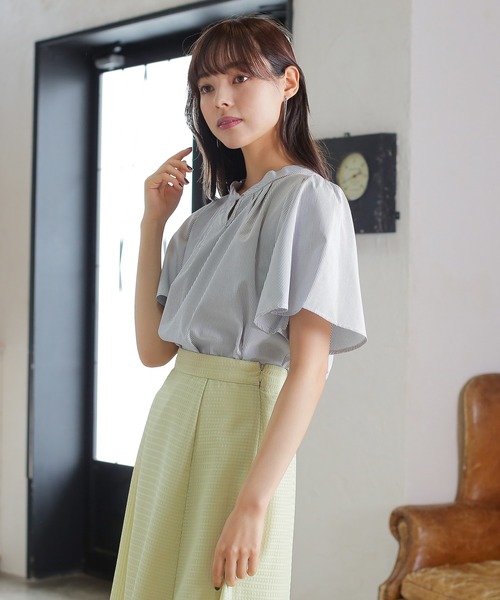 TRUDEA(トルディア)の「ツイストネック半袖ブラウス(シャツ/ブラウス・レディース・ホワイト×ブラック/ブルー/ホワイト/ネイビー・MEDIUM/LARGE)」の13枚目の写真