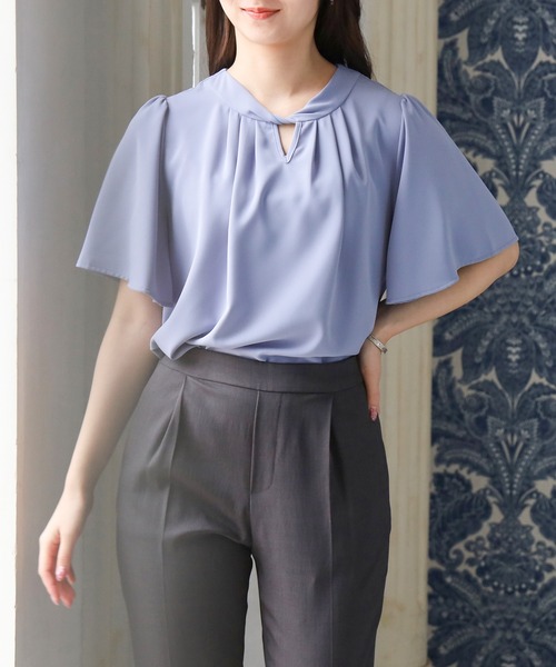 TRUDEA(トルディア)の「ツイストネック半袖ブラウス(シャツ/ブラウス・レディース・ホワイト×ブラック/ブルー/ホワイト/ネイビー・MEDIUM/LARGE)」の22枚目の写真