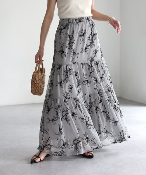 Riberry（リベリー）の「2WAYオーガンジー花柄ティアードスカート（スカート・レディース・ブラック/オフホワイト/グレイッシュベージュ/グレー・FREE）」の4枚目の写真