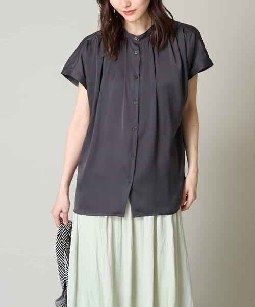 a.v.v（アーヴェヴェ）の「サテンギャザーブラウス（シャツ/ブラウス・レディース・ミント/ベージュ/チャコールグレー/ダークインディゴブルー・40/38/36/34/42）」の2枚目の写真