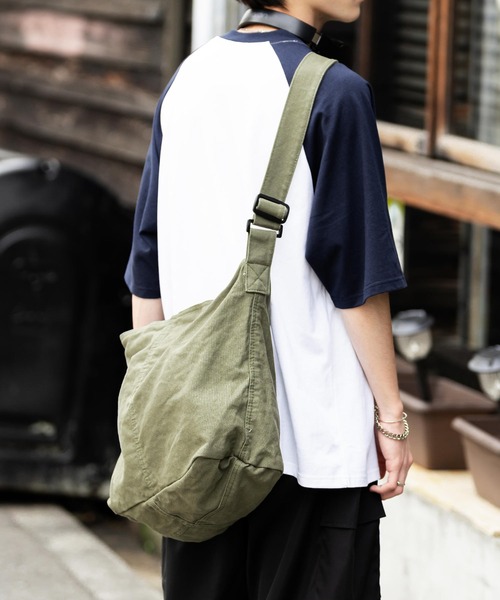 Rocky Monroe（ロッキーモンロー）の「ビックキャンバスショルダーバッグ（ショルダーバッグ・メンズ・カーキ/アイボリー/ブラック・FREE）」の3枚目の写真