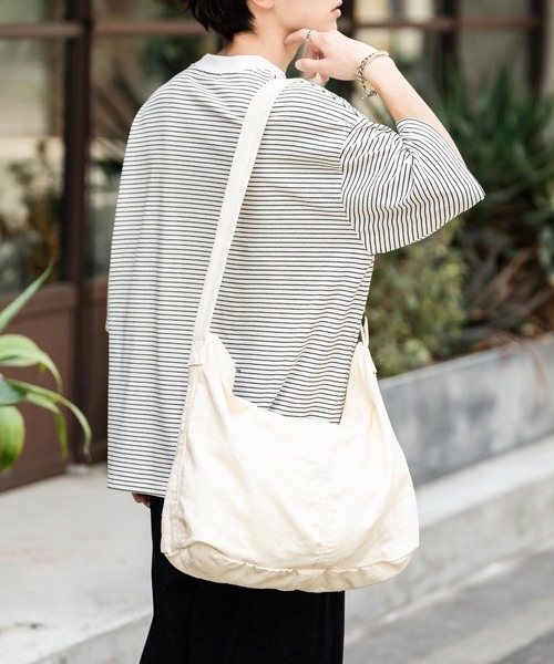 Rocky Monroe（ロッキーモンロー）の「ビックキャンバスショルダーバッグ（ショルダーバッグ・メンズ・カーキ/アイボリー/ブラック・FREE）」の2枚目の写真