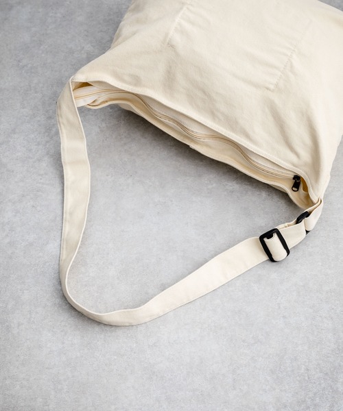 Rocky Monroe（ロッキーモンロー）の「ビックキャンバスショルダーバッグ（ショルダーバッグ・メンズ・カーキ/アイボリー/ブラック・FREE）」の4枚目の写真