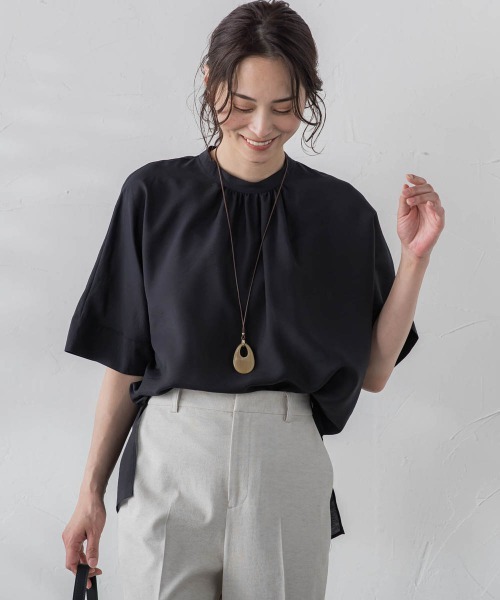LAUTREAMONT（ロートレアモン）の「ソフトローンブラウス≪接触冷感/洗濯機で洗える≫（シャツ/ブラウス・レディース・イエロー/ブラック/ブルー/ホワイト/ベージュ・9号/11号）」の2枚目の写真