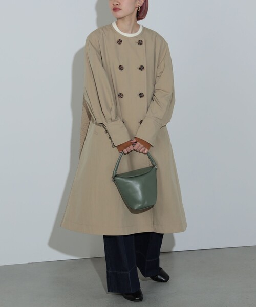 BEAMS HEART（ビームスハート）の「後ろ切替 ノーカラー ロングコート（トレンチコート・レディース・ブラック/ベージュ/オリーブ・MEDIUM/SMALL）」の4枚目の写真