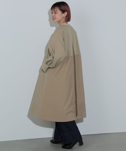 BEAMS HEART（ビームスハート）の「後ろ切替 ノーカラー ロングコート（トレンチコート・レディース・ブラック/ベージュ/オリーブ・MEDIUM/SMALL）」の5枚目の写真