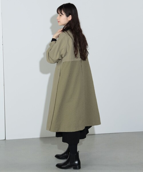 BEAMS HEART（ビームスハート）の「後ろ切替 ノーカラー ロングコート（トレンチコート・レディース・ブラック/ベージュ/オリーブ・MEDIUM/SMALL）」の8枚目の写真