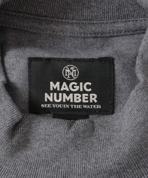 MAGIC NUMBER(マジック ナンバー)の「『別注』MAGIC NUMBER×Sonny Label フォトモックネックTシャツ(Tシャツ/カットソー・メンズ・ホワイト/チャコールグレー・LARGE/MEDIUM)」の8枚目の写真