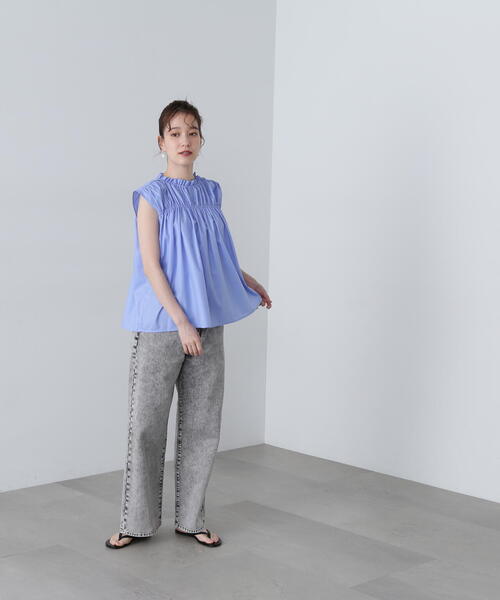 N.（N. Natural Beauty Basic）（エヌエヌナチュラルビューティーベーシック）の「◆シャーリングノースリブラウス（シャツ/ブラウス・レディース・ホワイト/ブルー/グレー・MEDIUM）」の4枚目の写真