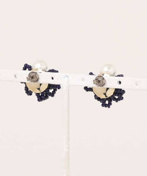 tone（トーン）の「【Hi-na】【Beads Works】ボリュームビーズ×コットンパール　ピアス(MA)（ピアス（両耳用）・レディース・ネイビー/グレー/ベージュ・FREE）」の11枚目の写真