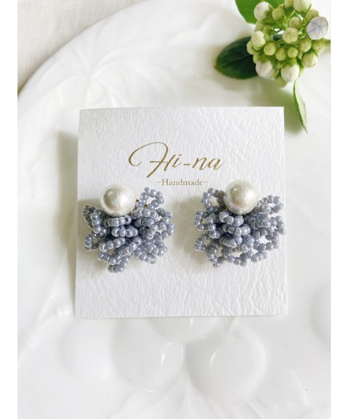 tone（トーン）の「【Hi-na】【Beads Works】ボリュームビーズ×コットンパール　ピアス(MA)（ピアス（両耳用）・レディース・ネイビー/グレー/ベージュ・FREE）」の2枚目の写真